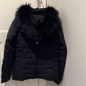 Ladies Spyder ski jacket with real fur hood. Luxury jacket in perfect condition!